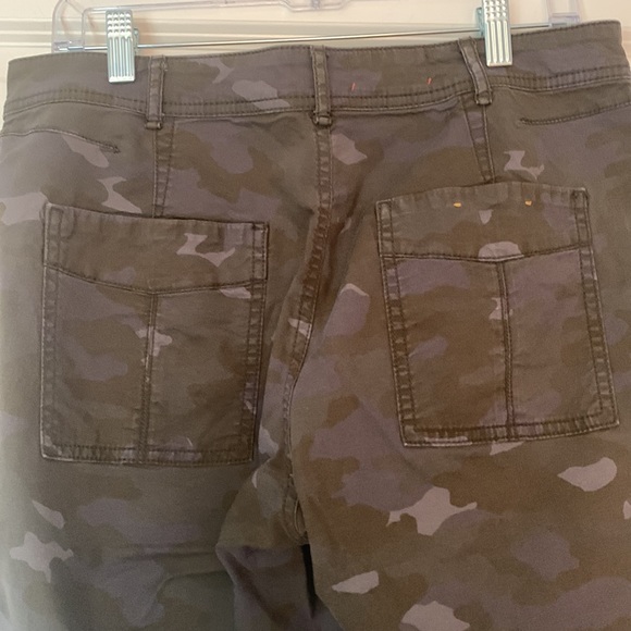 Anthropologie camo pants - Picture 4 of 10